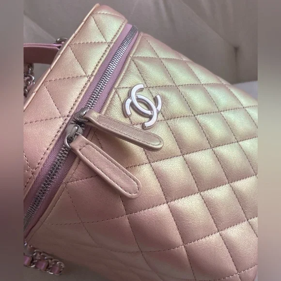 💗✨ CHANEL Iridescent Pink Vanity Top Handle-Crossbody in New/Pristine, Full Set - Picture 11 of 13